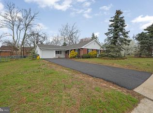 2 S Sunset Rd, Willingboro, NJ 08046