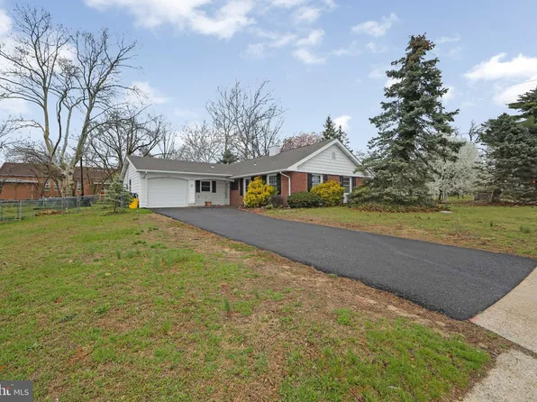 2 S Sunset Rd, Willingboro, NJ 08046