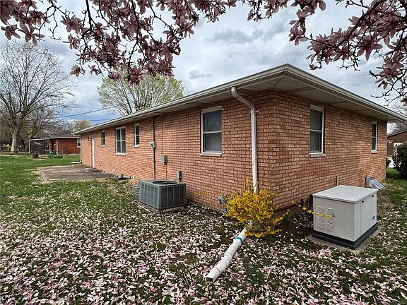 3rd image of 1628 Wellington Dr