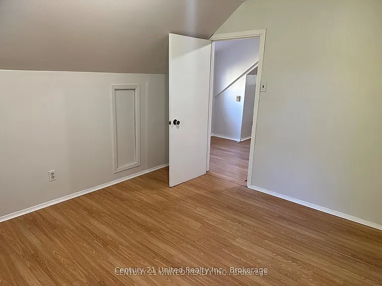 140 Maria St — Photo 14