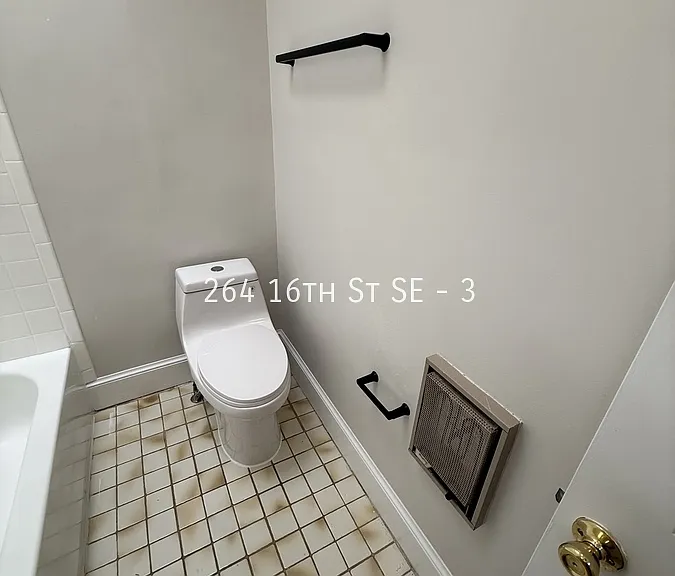 264 16th St SE #3 — Photo 5
