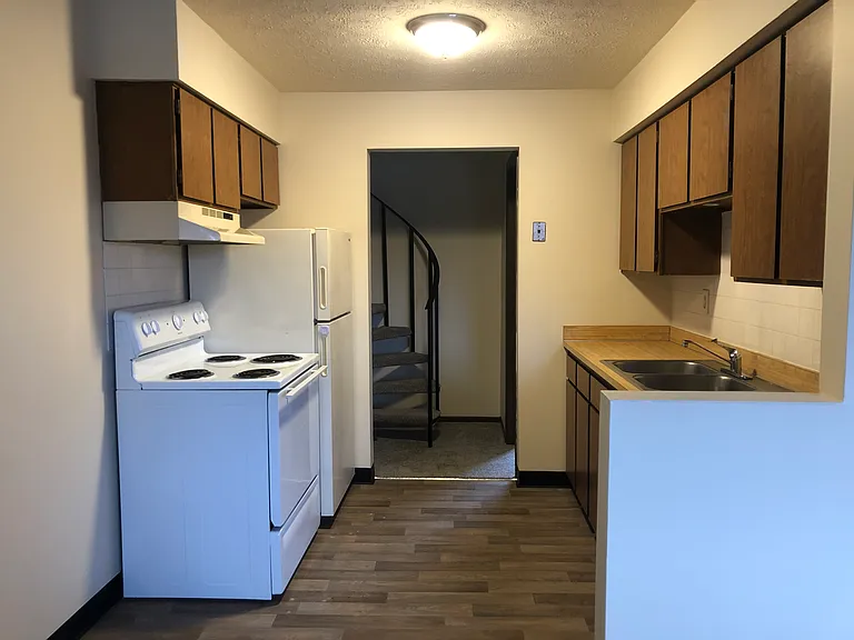 Bella Dora Rosamond Ave. Apartments — Photo 11