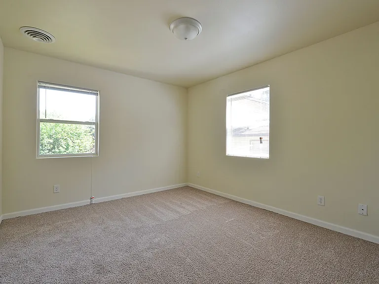 506 11th Street NW - Pet Friendly 4-Plex with Central Heat and Air — Photo 7