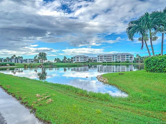 5th image of 331 NE Golfview Cir