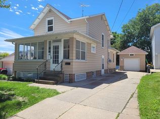 204 2nd St NE, Waukon, IA 52172