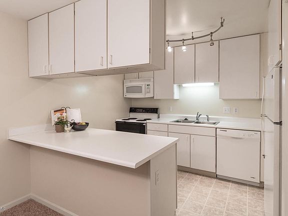 5th image of 4076 E Centre Ave #109