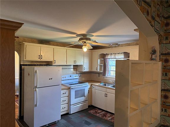 2nd image of 51 Sweetbriar Ave