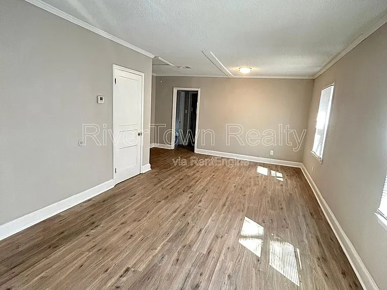 2144 Henry Ave — Photo 7