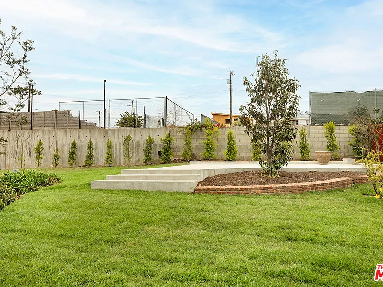 16820 W Sunset Blvd — Photo 43