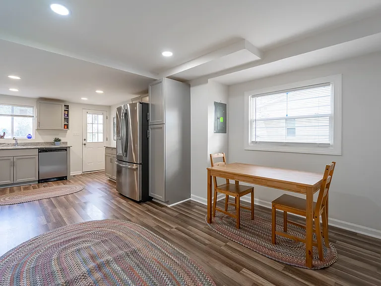 8033 Edgewater Ave — Photo 26