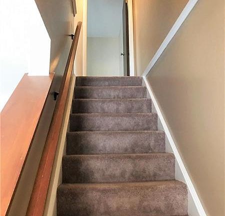 3rd image of 920 Lynwood Ct