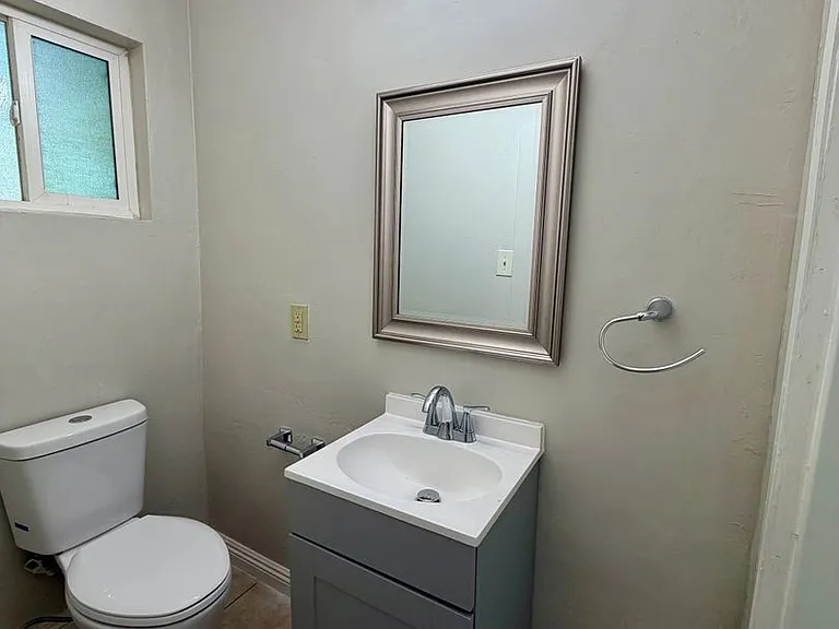 930 De Moll Dr — Photo 7