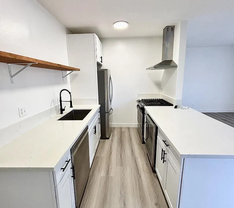 160 N Holliston Ave #6