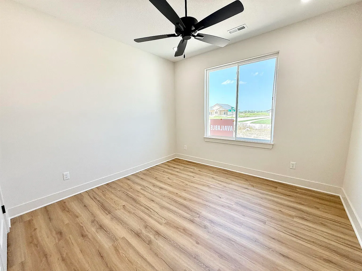 3 bed, 1498 sqft, $2,400 — Photo 3