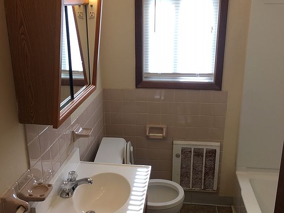 3rd image of 3837 Cliffside Dr