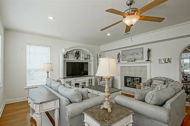 421 Creekside Ct — Photo 6