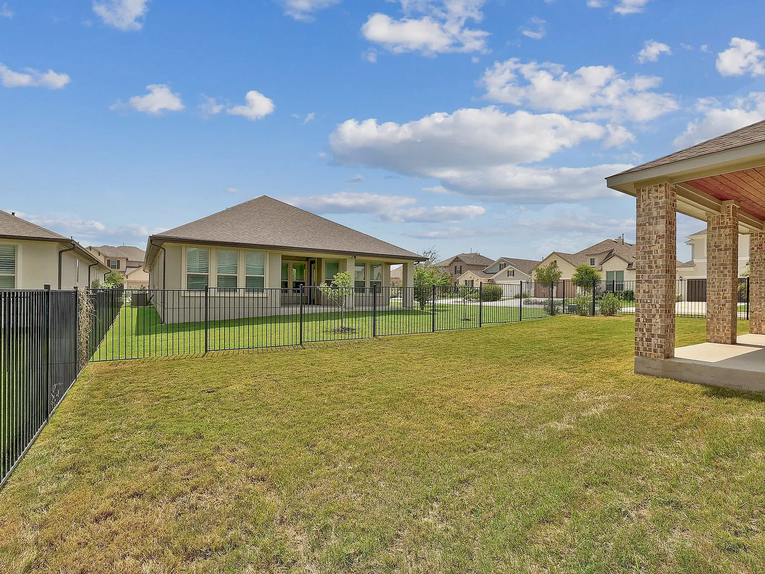3 bed, 2.5 bath, 2052 sqft, $2,650 — Photo 3