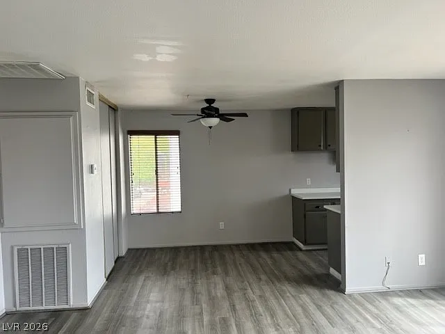 2 bed, 1.0 bath, 878 sqft, $1,200 — Photo 4