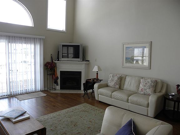 4th image of 224 38th St #West