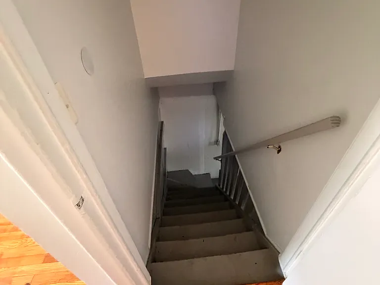 2051 Stieber St — Photo 2