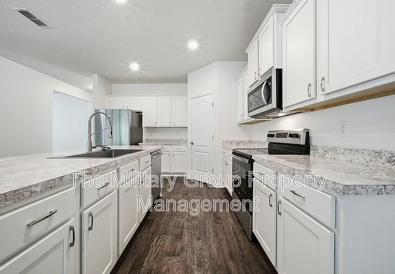 7814 Meadow Walk Ln — Photo 5
