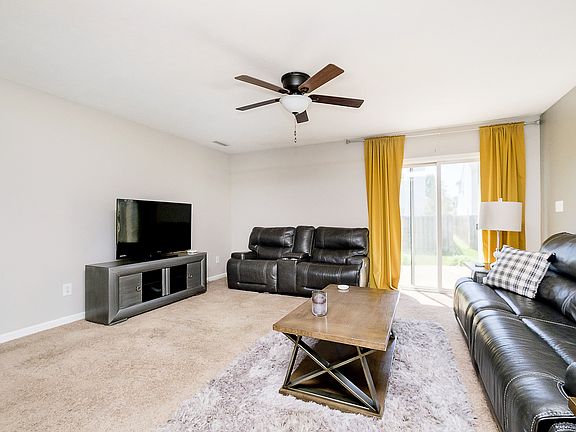 3rd image of 451 Vernon Pl