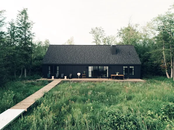 8625 Partridge Trl, Elk Rapids, MI 49629