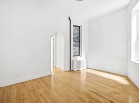 238 W 4th St, New York, NY