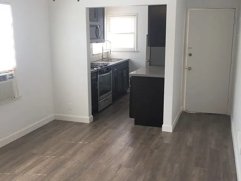 Evans Apartments — Photo 58
