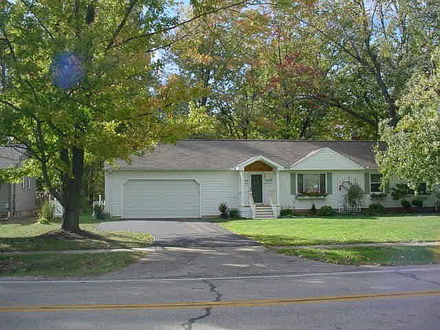 new drive, sprawling vinyl sided ranch 1.23 acre park like lot