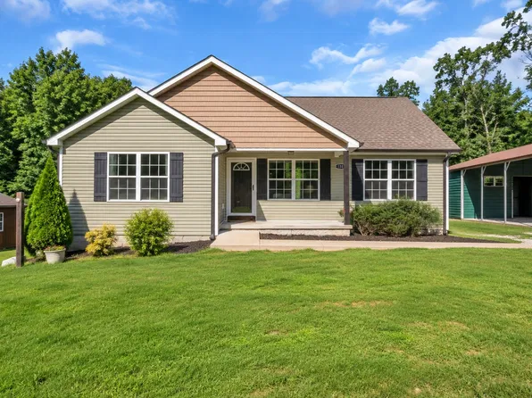 1315 N Charlotte St, Dickson, TN 37055