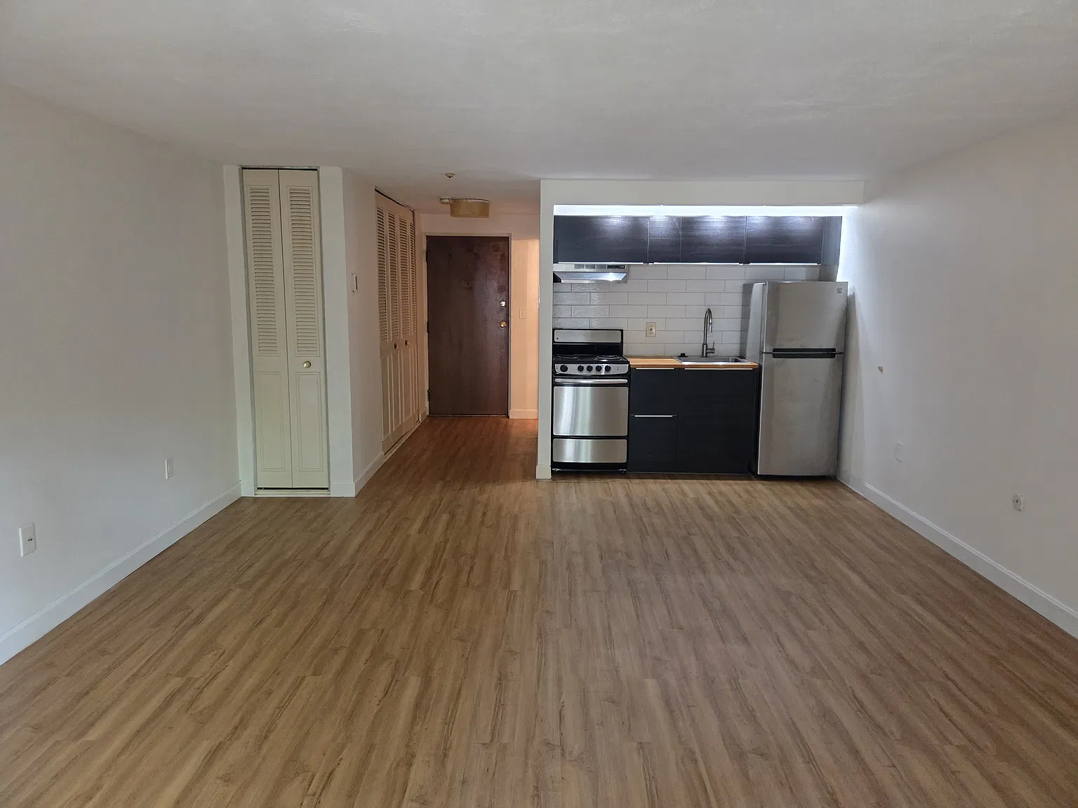 Studio, 409 sqft, $1,550 — Photo 2