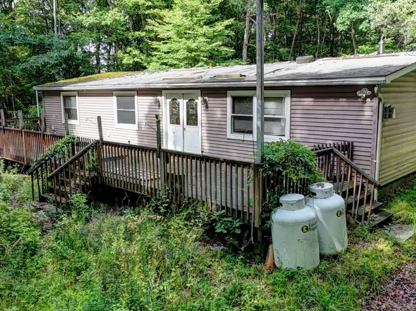 119 Galahad Rd, Greeley, PA 18425