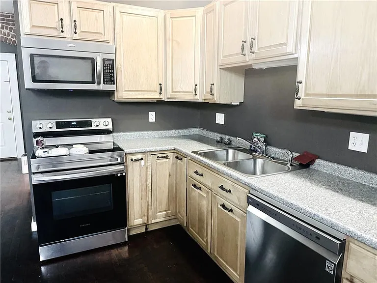 24 Front St #1 — Photo 16