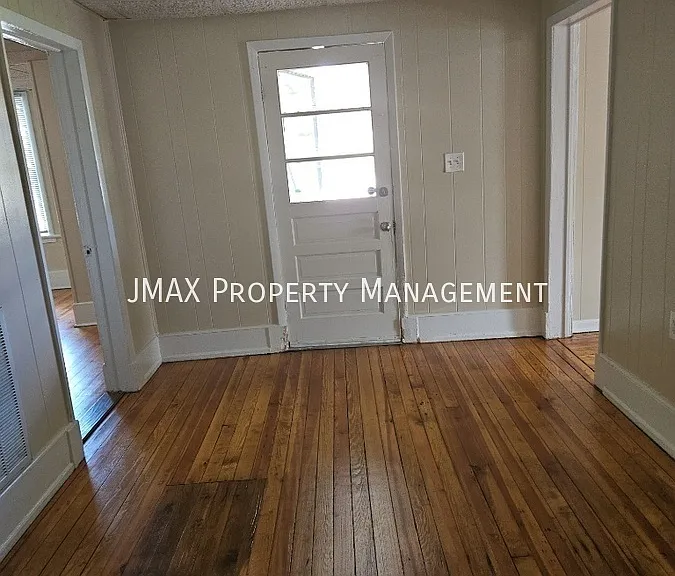 305 Meadow St — Photo 2