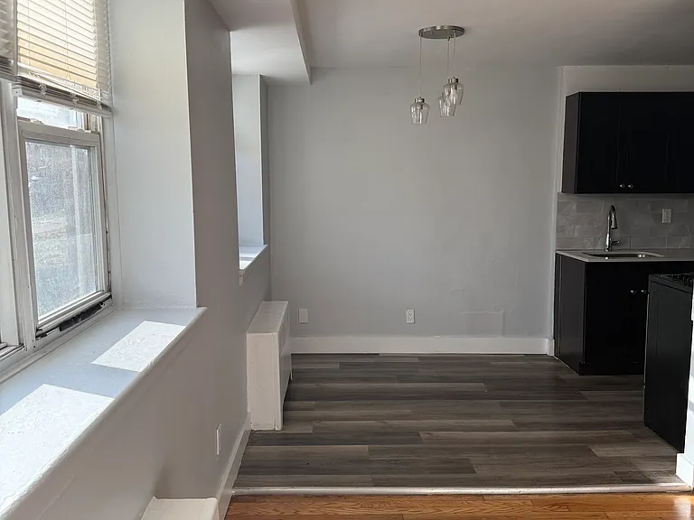 516 S Cherry St — Photo 3