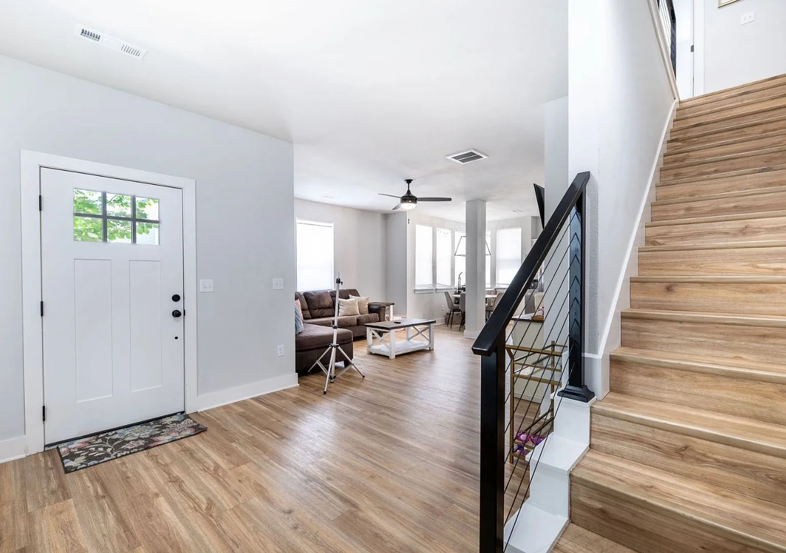 Bright & Beautiful 2BR/3BA Fayetteville Home — Photo 4