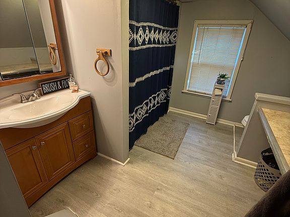 5th image of 10 Sanford Ave