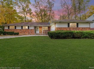 36835 Heatherton Dr, Farmington, MI 48335
