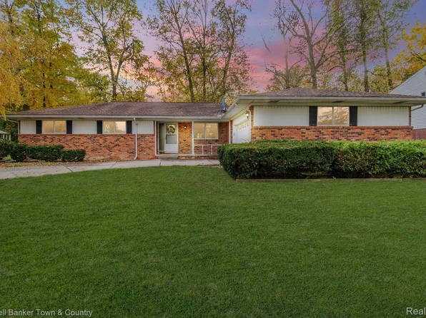 36835 Heatherton Dr, Farmington, MI 48335