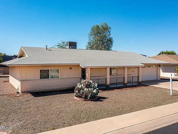 4th image of 10717 W Camelot Cir