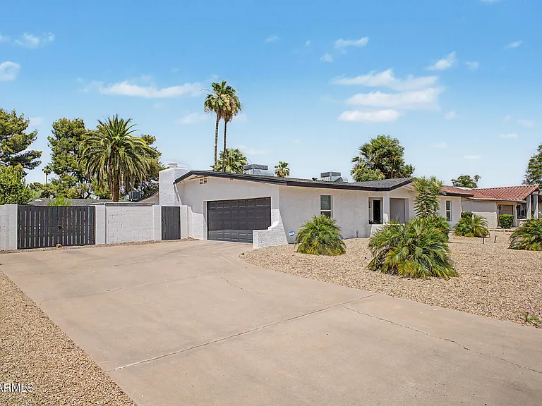 5140 E Poinsettia Dr — Photo 2