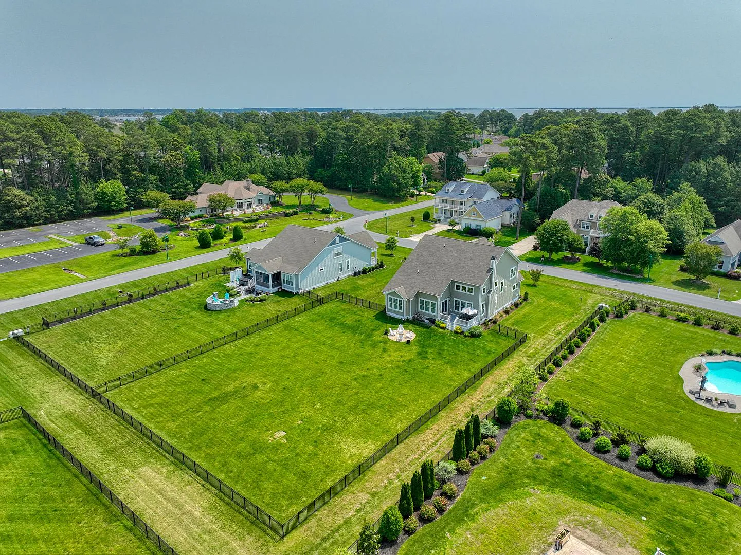 Large Luxurious House in Lewes with Fenced in Backyard! — Photo 2