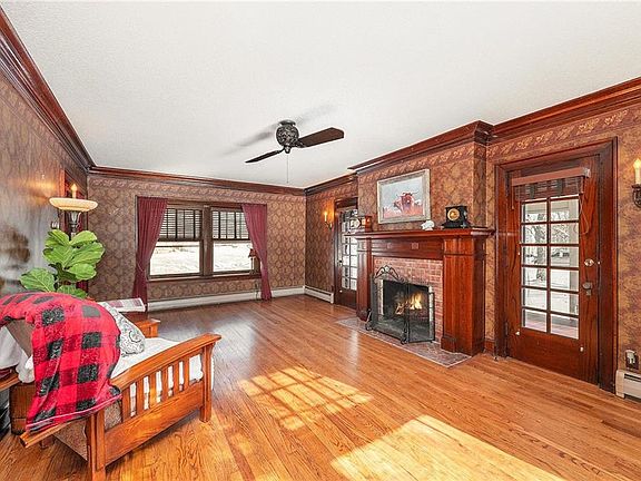4th image of 406 S Birch Ave