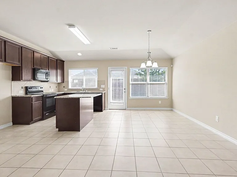 1412 Villa Paloma Blvd — Photo 8