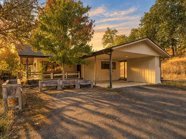 120 Fox Ln, Roseburg, OR 97471
