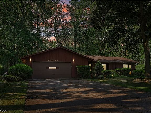 2nd image of 32823 Redwood Blvd