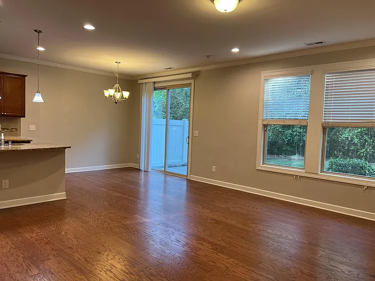 204 Alamosa Pl — Photo 2