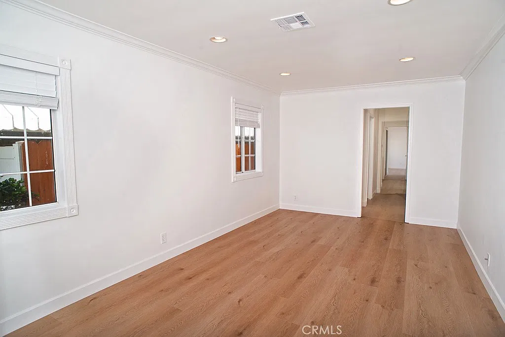 3 bed, 1122 sqft, $3,900 — Photo 3