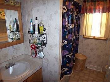 3rd image of 233 Floral Way